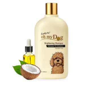 Brightening dog shampoo for dogs and puppies with moisturising care for a smooth, manageable coat