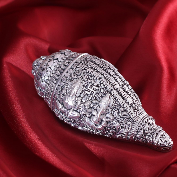 Lakshmi Ganesh shankh presented with velvet gift box for festive and spiritual occasions